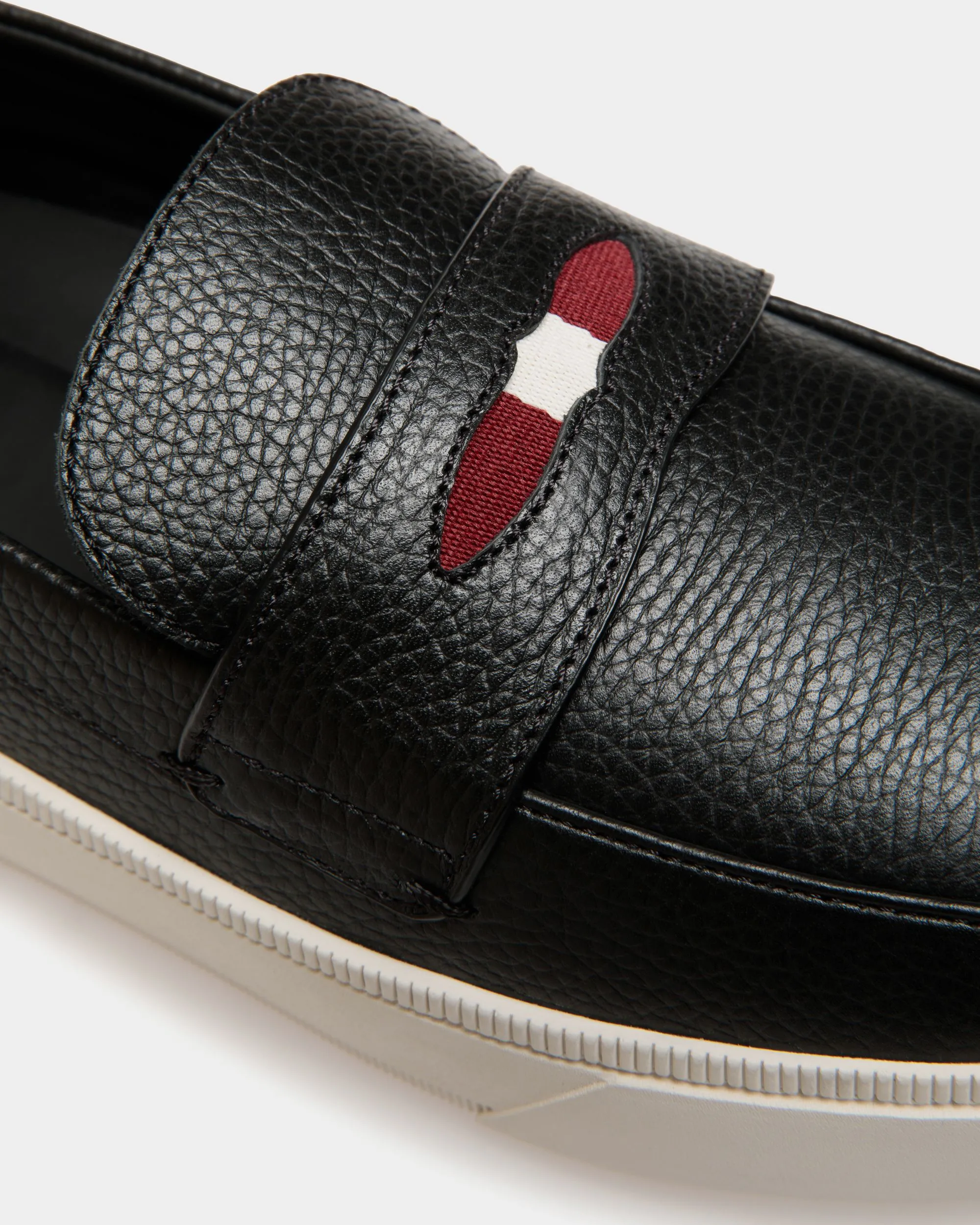 Raise Sneaker In Black Grained Leather